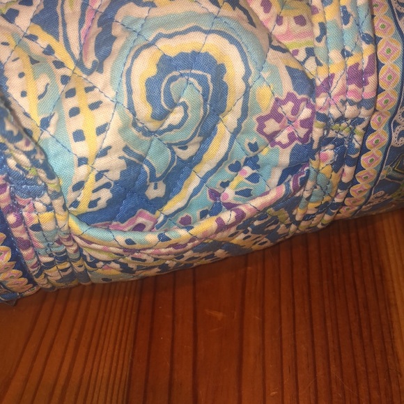 Vera Bradley purse. Colors green blue and white. Measures 10x5x4 - Picture 2 of 9